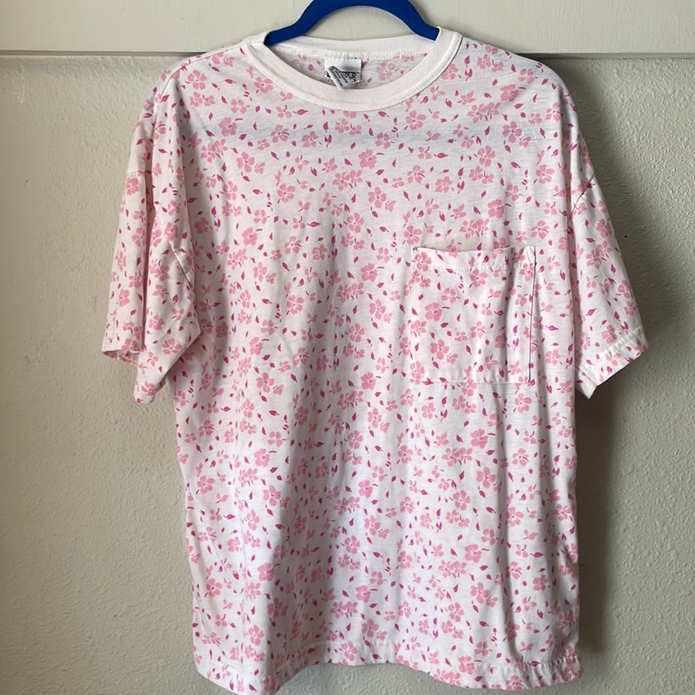 Vintage white & pink floral short sleeve pocket tee by BASICS